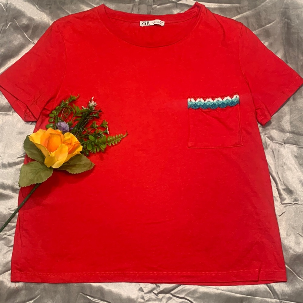 🌹 ZARA • WOMENS CUTE RED SHORT SLEEVE T - SHIRT WITH EMBROIDERED POCKET •